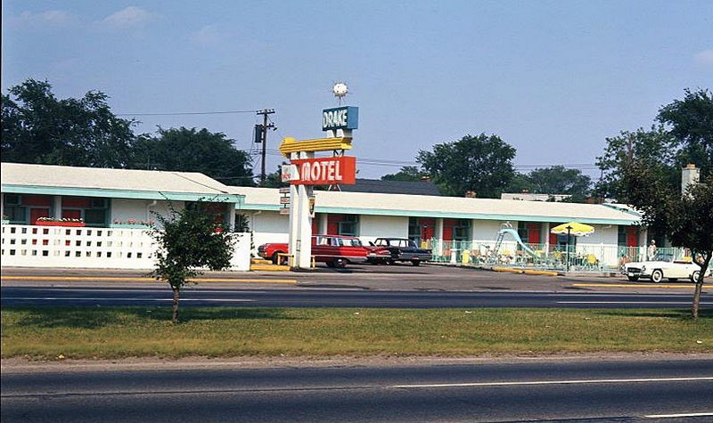 Drake Motel (Dunes Motel) - Postcard